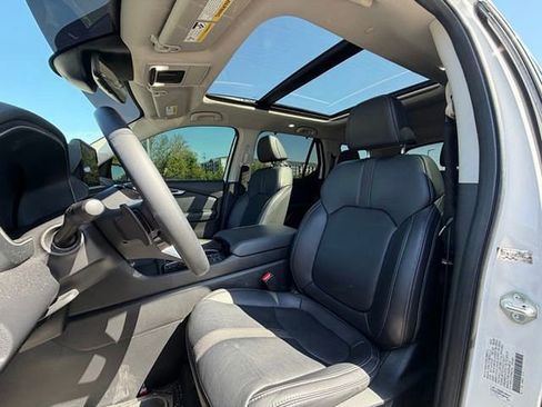Used 2023 Honda Pilot Touring image 19
