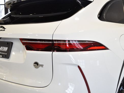 Used 2022 Jaguar F-PACE SVR image 14
