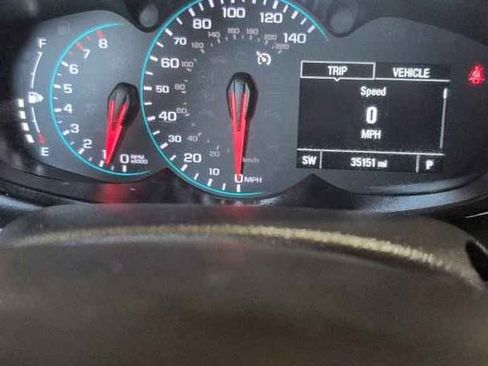 Used 2022 Chevrolet Trax LT w/ LT Convenience Package FWD image 6