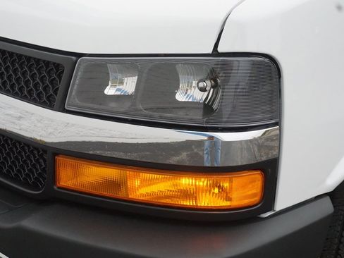 Certified 2025 Chevrolet Express 3500 w/ Driver Convenience Package image 25