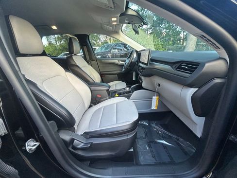 Certified 2024 Ford Escape SE image 25
