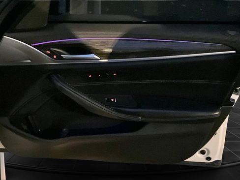 Used 2018 BMW 540i image 28