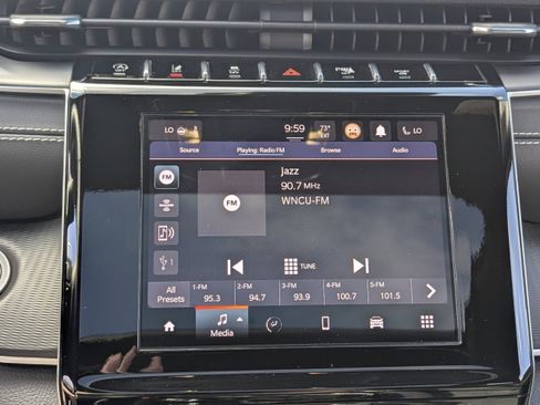 Used 2023 Jeep Grand Cherokee L Laredo image 23