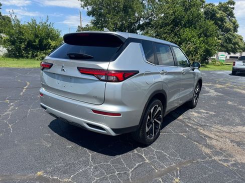 Used 2023 Mitsubishi Outlander SE FWD image 5