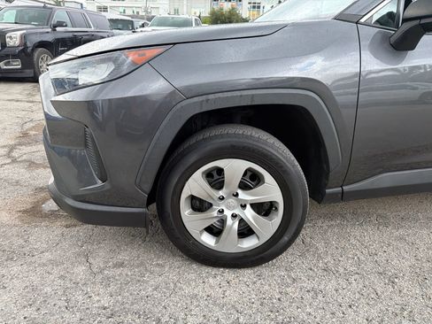 Used 2022 Toyota RAV4 LE FWD image 9
