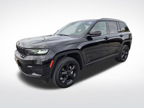 Used 2023 Jeep Grand Cherokee Altitude AWD/4WD image 10