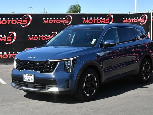 Used 2025 Kia Sorento S w/ Panoramic Sunroof Package FWD image 3