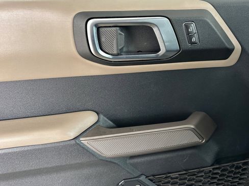 Used 2023 Ford Bronco Wildtrak image 11