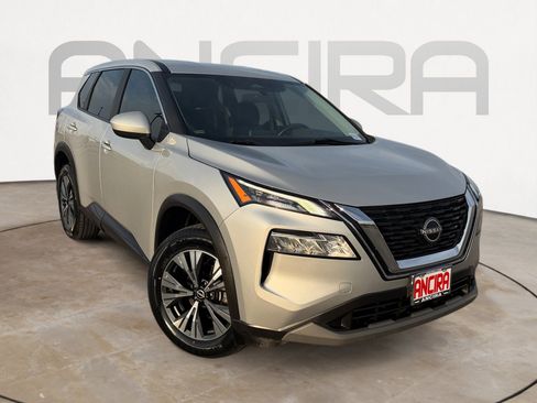Used 2023 Nissan Rogue SV image 4