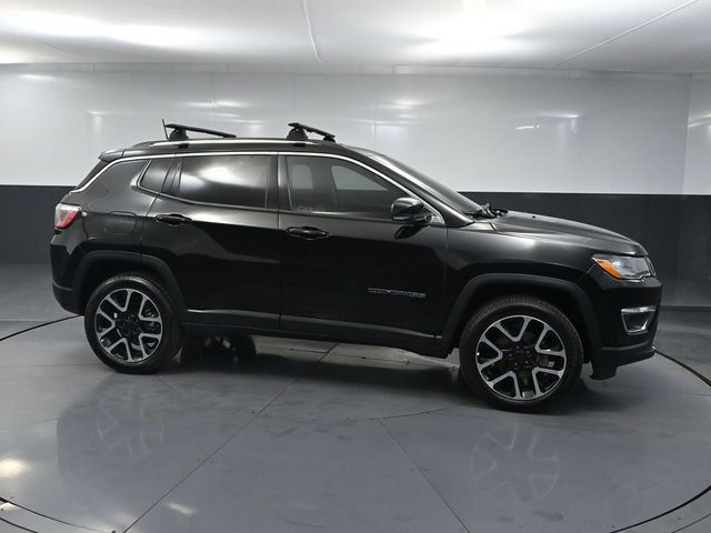 Used 2017 Jeep Compass Limited w/ Navigation Group AWD/4WD image 2