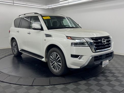 Used 2021 Nissan Armada SV w/ SV Appearance Package RWD image 4