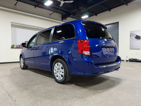 Used 2019 Dodge Grand Caravan SE FWD image 12