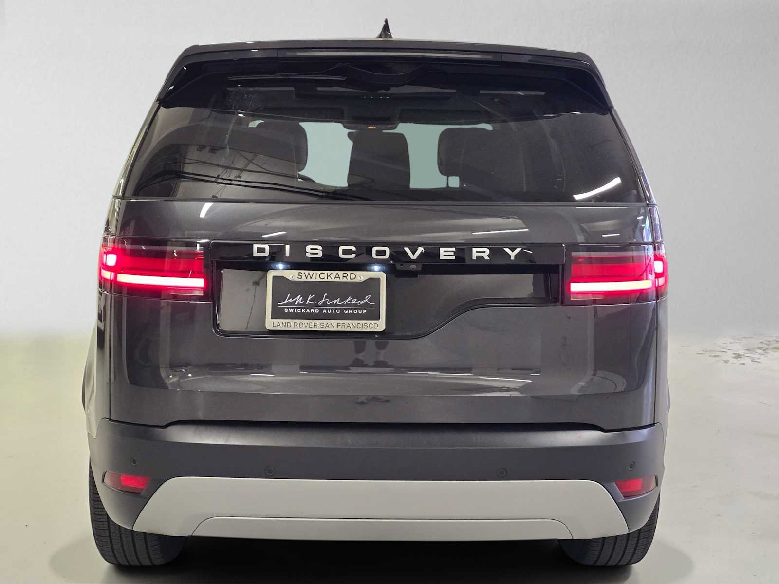 Used 2025 Land Rover Discovery S AWD/4WD image 4