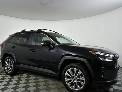 Used 2023 Toyota RAV4 XLE Premium image 9