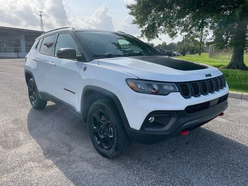 Used 2023 Jeep Compass Trailhawk AWD/4WD image 2