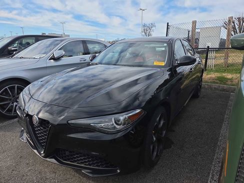 Used 2019 Alfa Romeo Giulia Ti w/ Nero Edizione image 9