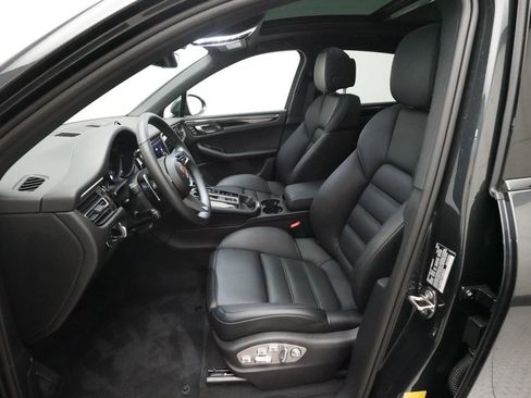 Certified 2026 Porsche Macan image 13