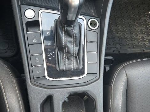 Used 2021 Volkswagen Jetta SE w/ SE Cold Weather Package FWD image 11