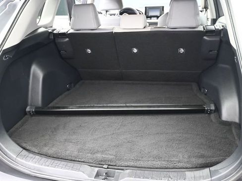 Used 2020 Toyota RAV4 XLE Premium image 17