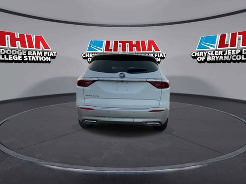 Used 2023 Buick Enclave Essence image 7