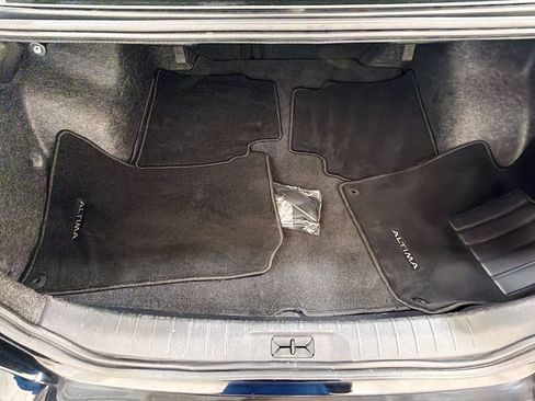Used 2024 Nissan Altima 2.5 SV FWD image 24