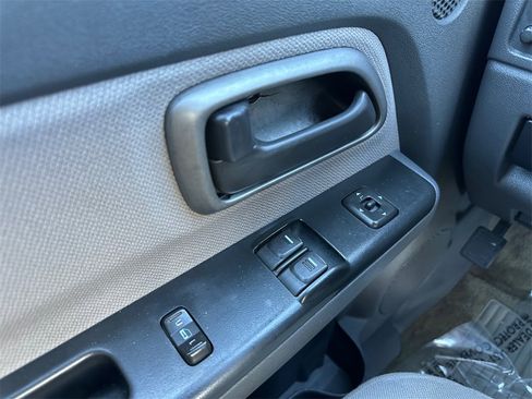Used 2004 Chevrolet Colorado LS w/ Power Convenience Package image 11