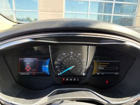 Used 2017 Ford Fusion SE w/ Equipment Group 201A FWD image 3