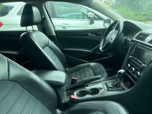 Used 2015 Volkswagen Passat TDI SEL Premium FWD image 11