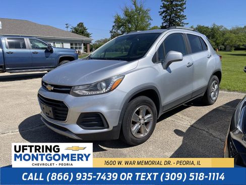 Used 2017 Chevrolet Trax LT w/ LT Convenience Package AWD/4WD image 1
