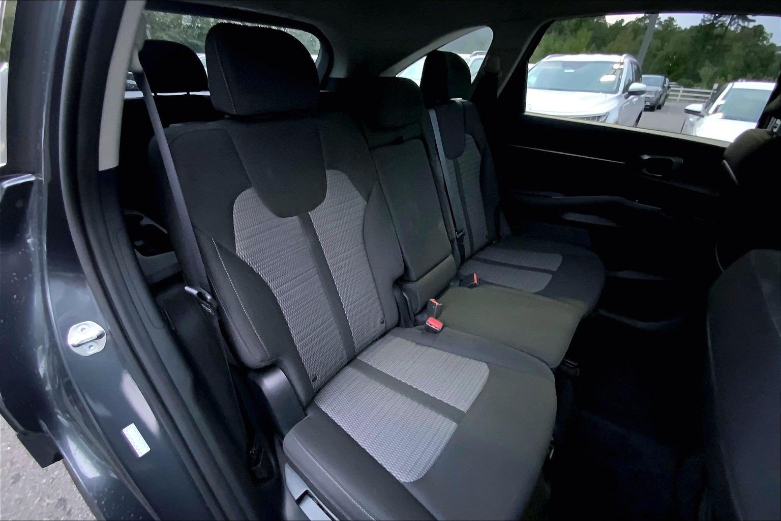 Used 2023 Kia Sorento LX FWD image 28