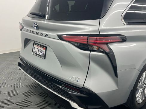 Used 2023 Toyota Sienna XSE w/ XSE Plus Package AWD/4WD image 8