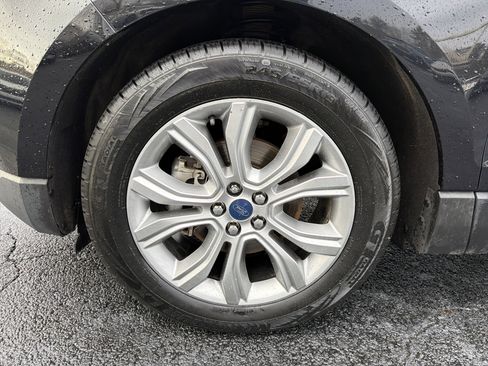 Used 2019 Ford Edge Titanium image 11