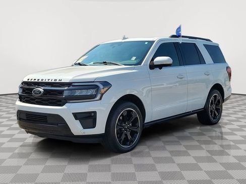 Certified 2023 Ford Expedition Limited RWD image 3