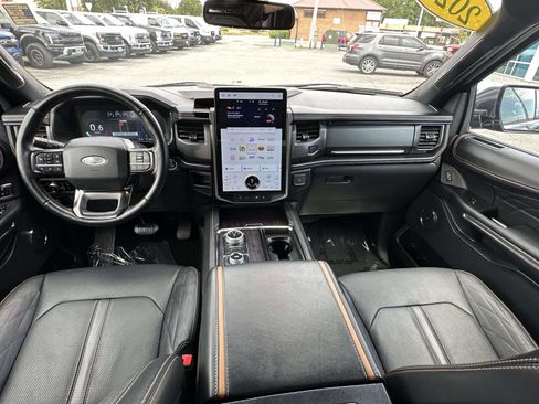 Used 2023 Ford Expedition Platinum AWD/4WD image 7