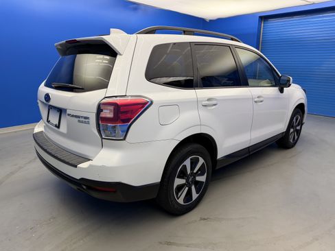 Used 2017 Subaru Forester 2.5i Premium AWD/4WD image 7