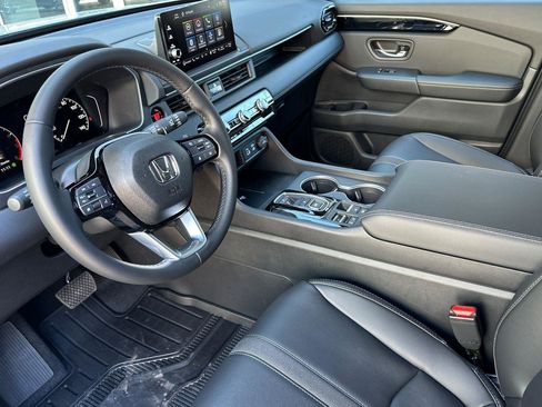 New 2025 Honda Pilot Touring image 7