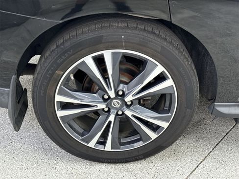 Used 2018 Nissan Pathfinder Platinum image 47