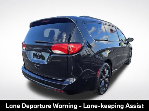 Used 2019 Chrysler Pacifica Touring-L Plus w/ Advanced Safetytec Group FWD image 7