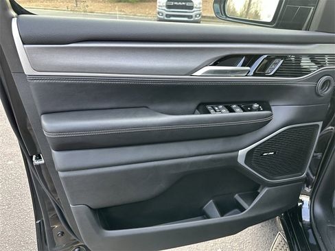 New 2025 Jeep Wagoneer Series II w/ Convenience Group I image 13