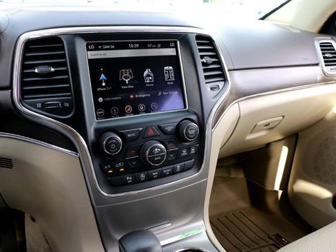 Used 2018 Jeep Grand Cherokee Overland RWD image 16
