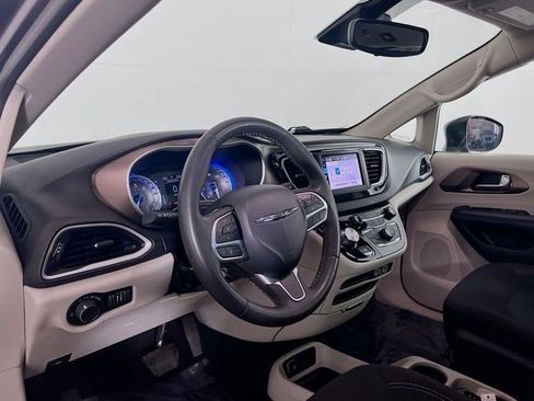 Used 2023 Chrysler Voyager LX FWD image 10