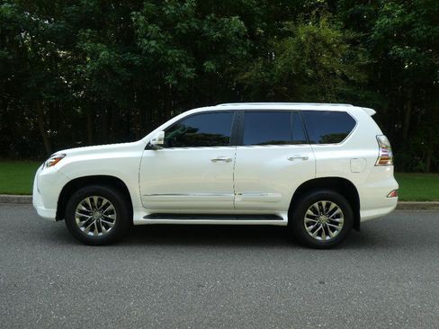 Used 2016 Lexus GX 460 Luxury w/ Preferred Accessory Package AWD/4WD image 36