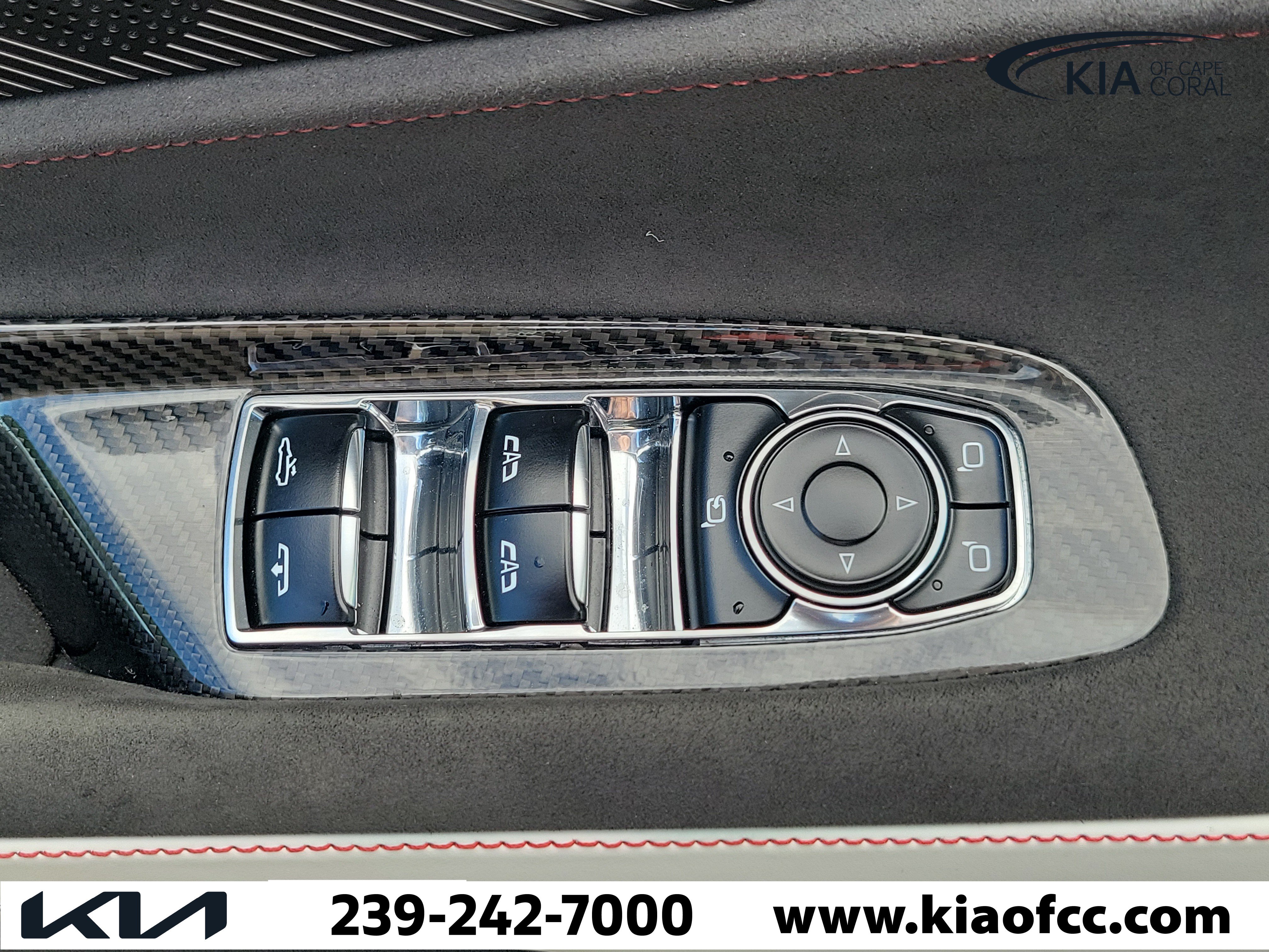 Used 2023 Chevrolet Corvette Stingray Premium Conv w/ Z51 Performance Package RWD image 18
