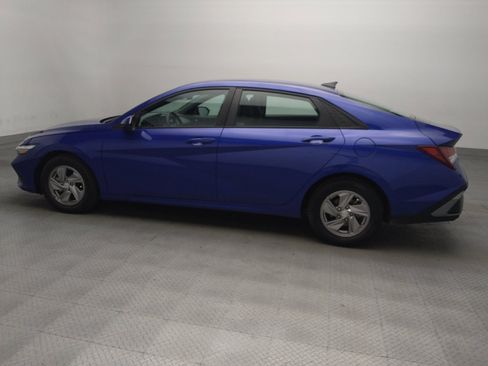 Used 2024 Hyundai Elantra SE FWD image 3