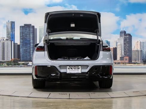 Used 2025 BMW 740i xDrive 740i xDrive w/ Premium Package image 12