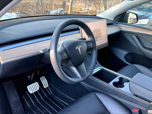 Used 2024 Tesla Model Y Performance image 16