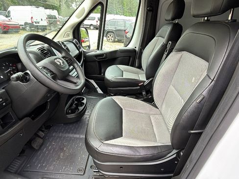 Used 2024 RAM ProMaster 2500 w/ Convenience Group FWD image 17