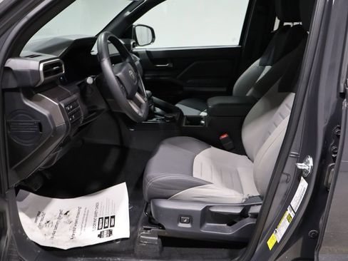 Used 2025 Toyota Tacoma TRD Off-Road image 9