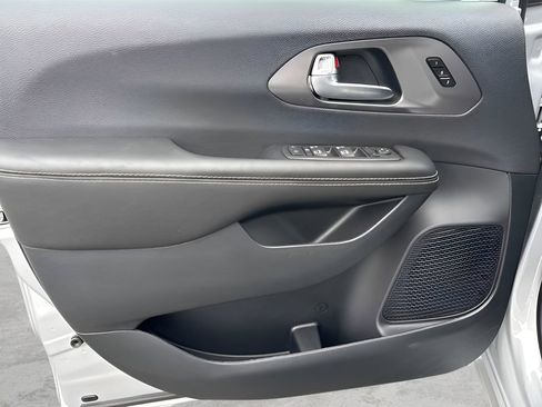 New 2026 Chrysler Pacifica Select image 24