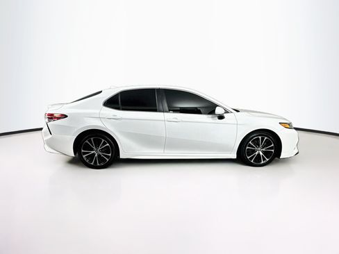 Used 2020 Toyota Camry SE FWD image 10
